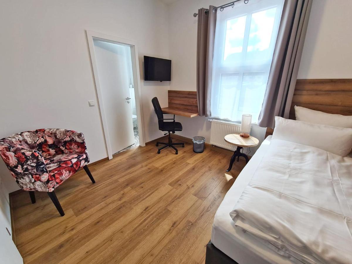 Hotel Gleis 3Viertel Iéna Extérieur photo